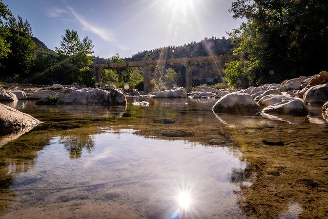 10 Essential Tips for Safe Airport Transfers